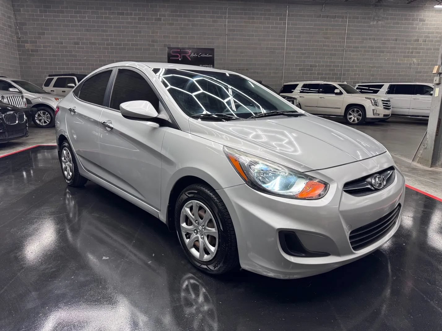 Used 2013 Hyundai Accent GLS FWD image 1
