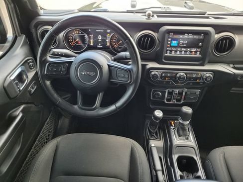 Used 2021 Jeep Gladiator Mojave AWD/4WD image 12