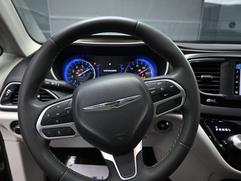 Used 2023 Chrysler Voyager LX FWD image 31