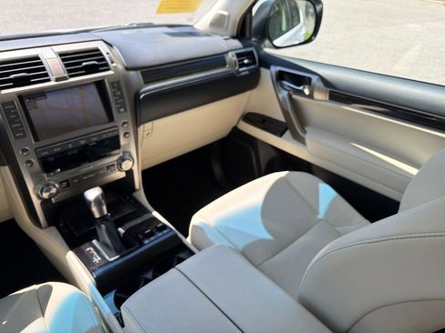 Used 2020 Lexus GX 460 Premium w/ Premium Package AWD/4WD image 22