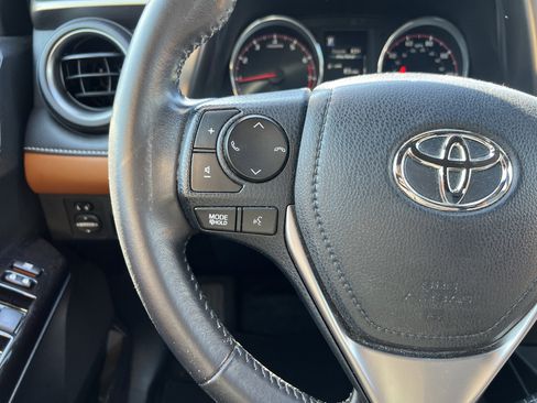 Used 2016 Toyota RAV4 SE w/ Advanced Technology Package image 18