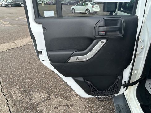 Used 2018 Jeep Wrangler Unlimited Sahara w/ Dual Top Group AWD/4WD image 13