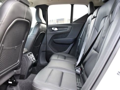 Certified 2025 Volvo XC40 B5 Core image 14