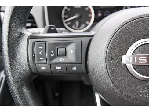 Used 2024 Nissan Rogue S AWD/4WD image 11
