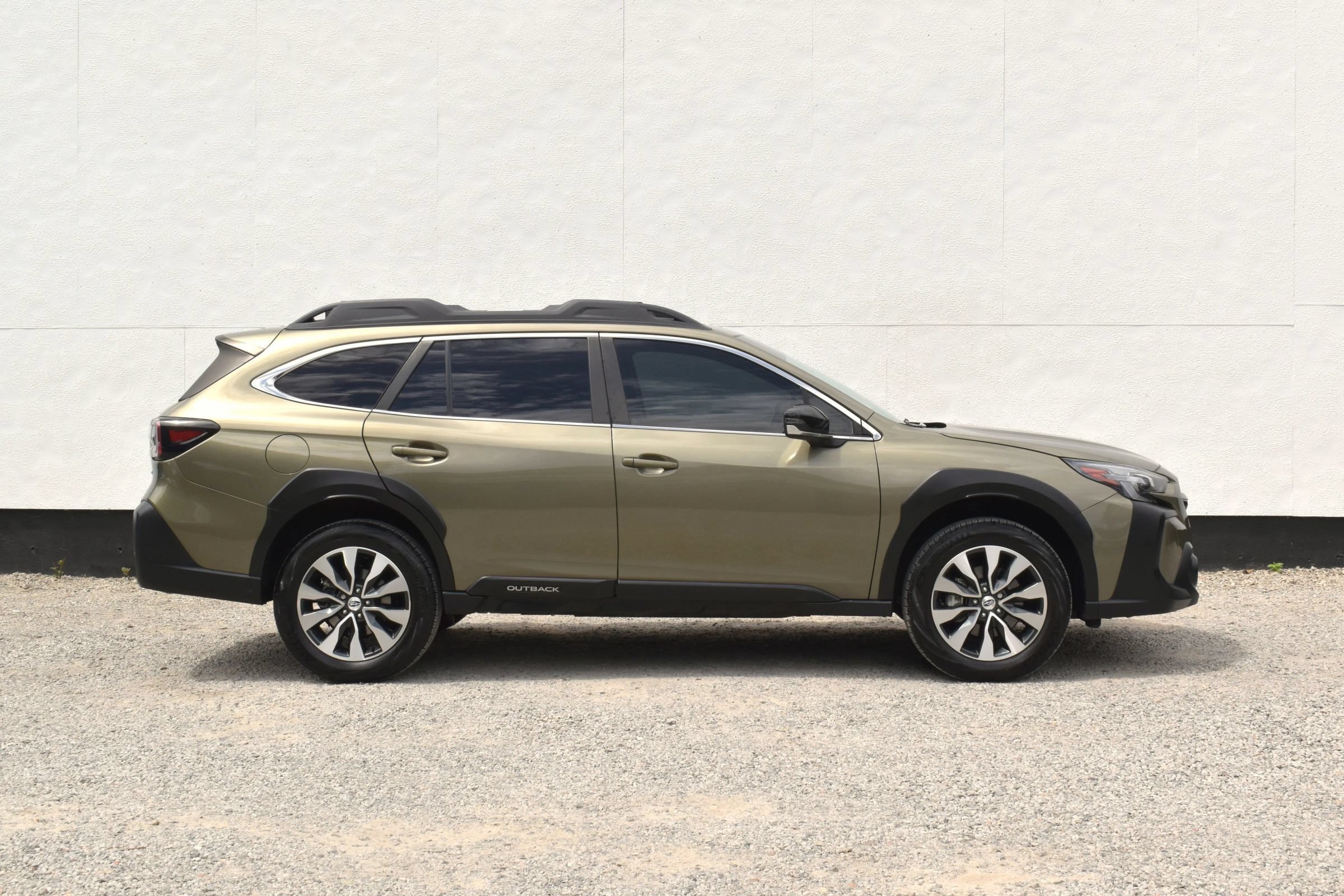 Used 2023 Subaru Outback Limited AWD/4WD image 43