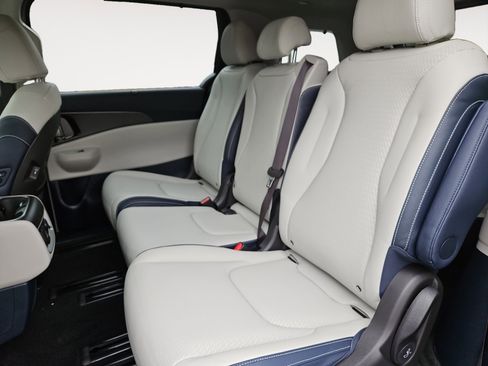 New 2026 Kia Carnival SX Prestige image 13