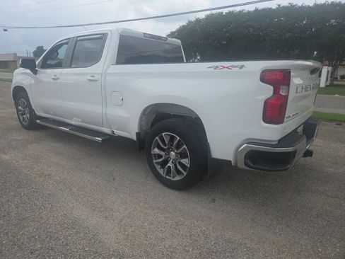 Used 2022 Chevrolet Silverado 1500 LT AWD/4WD image 9
