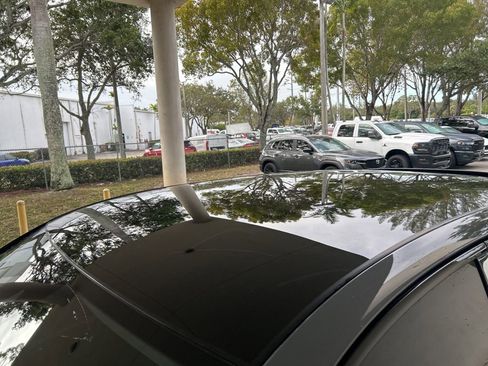 Used 2025 Porsche Cayenne S image 17