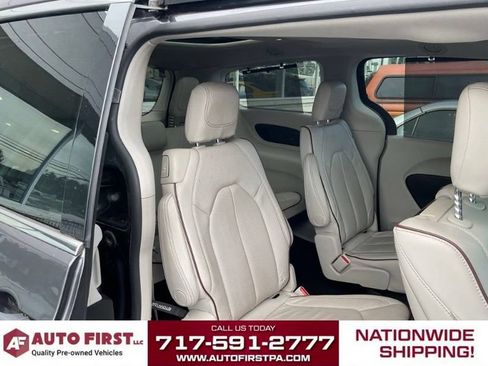 Used 2019 Chrysler Pacifica Limited w/ Advanced Safetytec Group FWD image 12