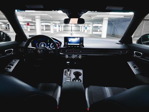 Used 2024 Honda Civic Sport image 3