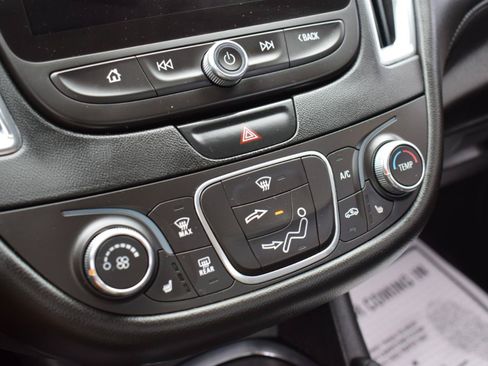 Used 2018 Chevrolet Malibu LT w/ Leather Package FWD image 24