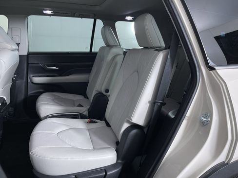 Used 2024 Toyota Grand Highlander AWD image 23