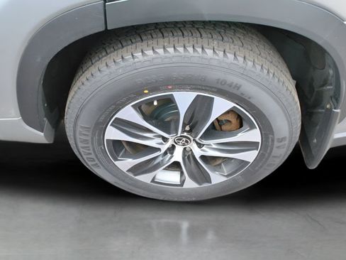 Used 2021 Toyota Highlander XLE image 10