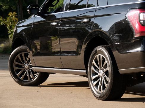 Used 2020 Ford Expedition Limited image 32