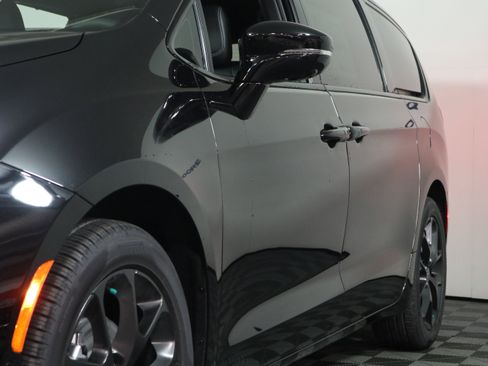 New 2026 Chrysler Pacifica Limited w/ S Appearance Package image 11