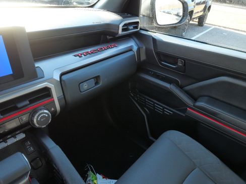Certified 2024 Toyota Tacoma SR5 AWD/4WD image 11