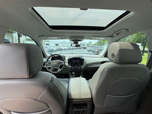 Used 2021 Chevrolet Traverse Premier FWD image 25