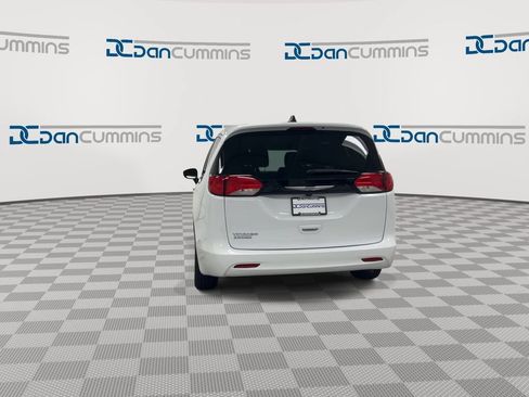 Used 2023 Chrysler Voyager LX FWD image 7