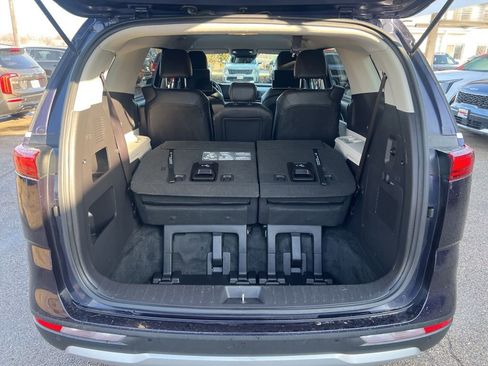 Certified 2024 Kia Carnival LX image 11