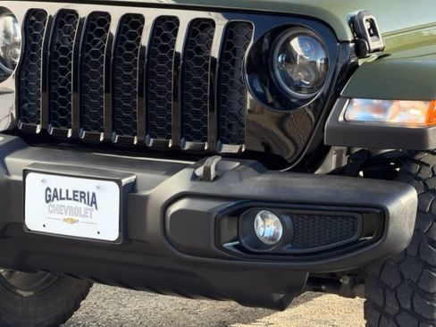 Used 2023 Jeep Gladiator Sport AWD/4WD image 7