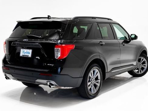 Used 2023 Ford Explorer XLT w/ Equipment Group 202A AWD/4WD image 34