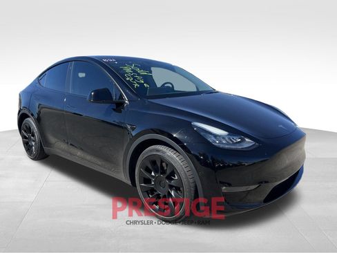 Used 2022 Tesla Model Y Long Range AWD/4WD image 4