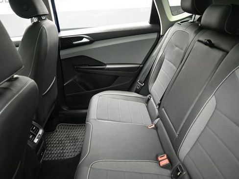 Used 2023 Volkswagen Taos SE w/ Panoramic Sunroof Package FWD image 23