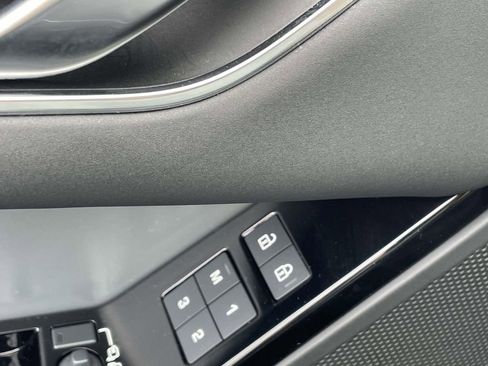 Used 2025 Land Rover Range Rover Velar S image 25