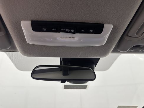 New 2025 Nissan Versa SV w/ Trunk Package image 29