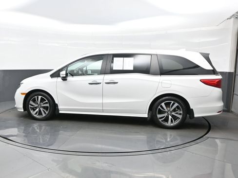 Used 2024 Honda Odyssey Touring image 3