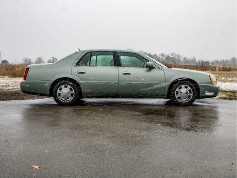 Used 2005 Cadillac De Ville w/ Equipment Group image 2