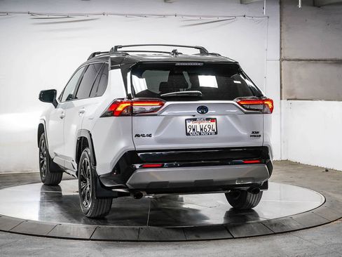 Used 2023 Toyota RAV4 XSE AWD/4WD image 4