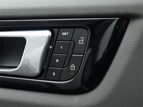 Used 2023 Porsche Cayenne Coupe image 41