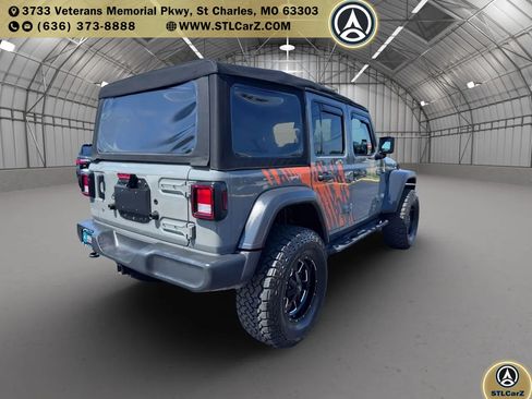 Used 2018 Jeep Wrangler Unlimited Sport S AWD/4WD image 3