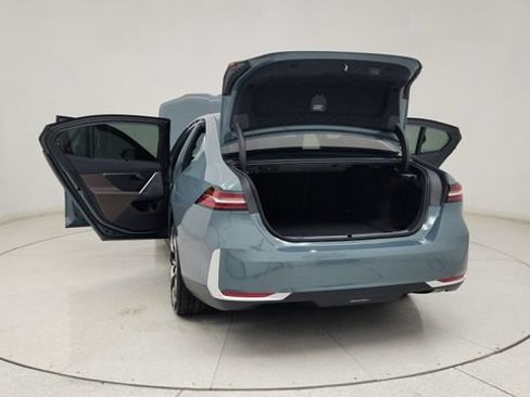 Used 2026 BMW i5 eDrive40 AWD/4WD image 18