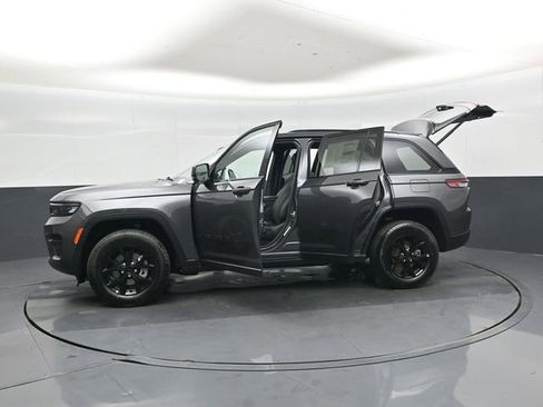 New 2025 Jeep Grand Cherokee Altitude image 50