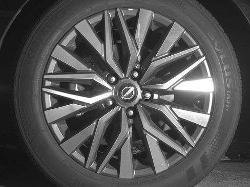 Used 2025 Nissan Altima 2.5 SV image 12