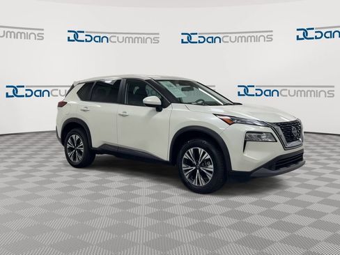 Used 2023 Nissan Rogue SV FWD image 2