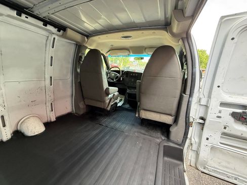 Used 2014 Chevrolet Express 2500 RWD image 16