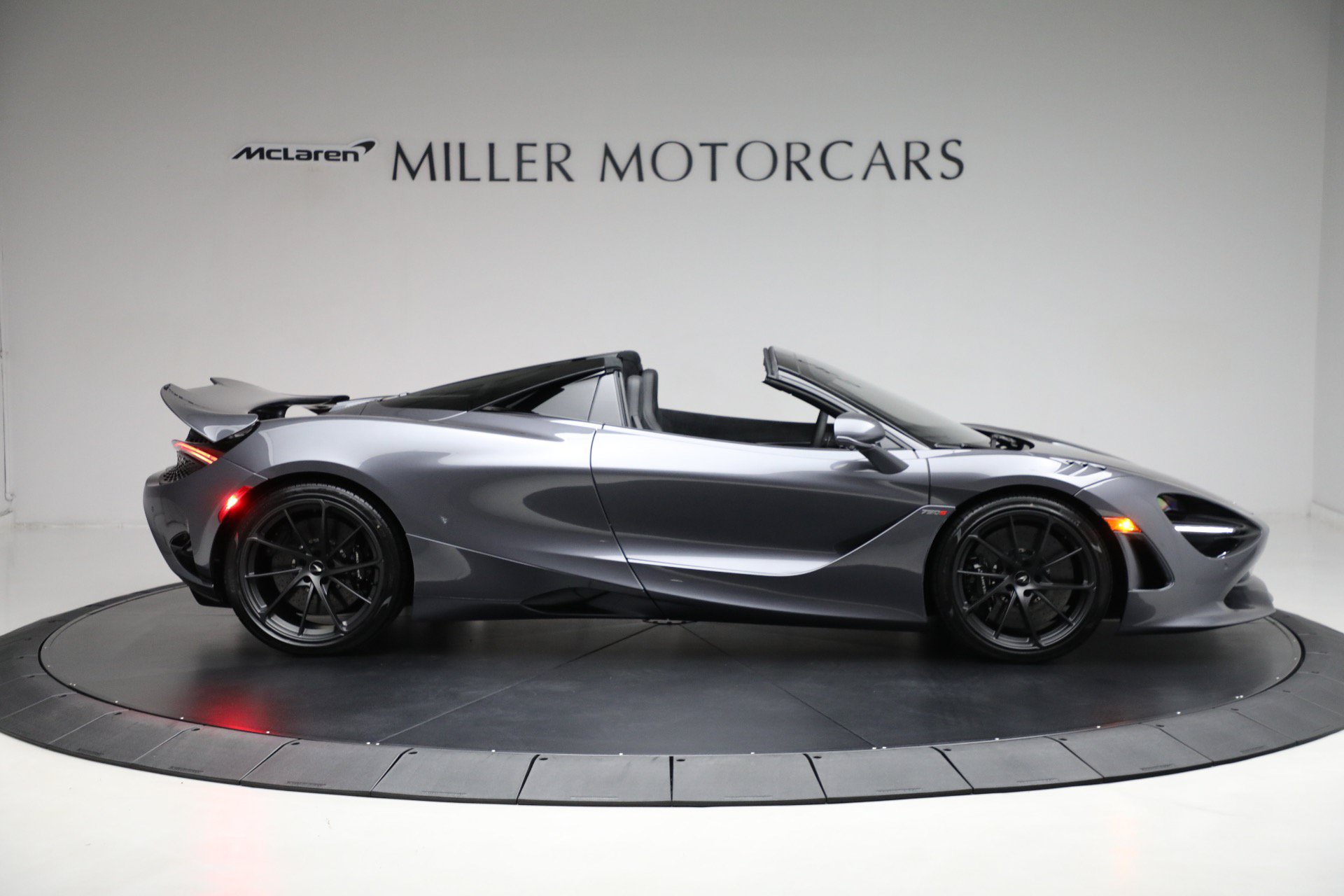Used 2024 McLaren 750S Spider RWD image 9
