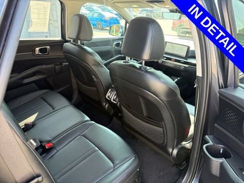 Used 2025 Kia Sorento S FWD image 41