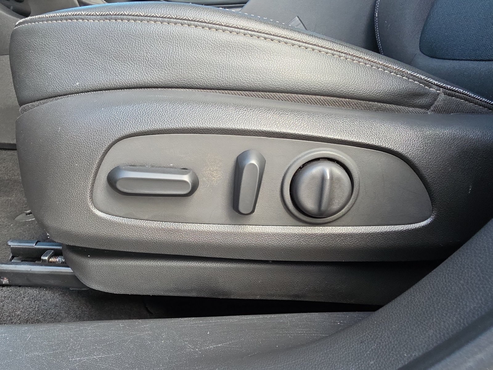 Used 2022 Buick Encore GX Select w/ Experience Buick Package AWD/4WD image 16