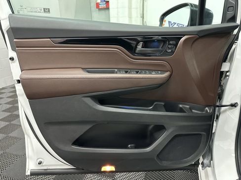 Used 2025 Honda Odyssey Touring image 16