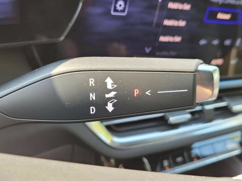 Used 2024 Chevrolet Equinox EV LT FWD image 28