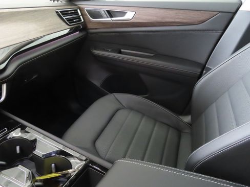 New 2025 Volkswagen Atlas SEL image 21