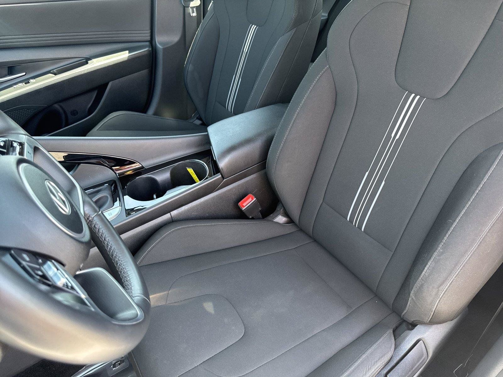 Used 2025 Hyundai Elantra SEL FWD image 11