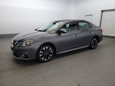 Used 2019 Nissan Sentra SR w/ Premium Package (SR) FWD image 2