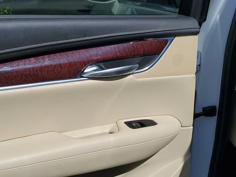 Used 2018 Cadillac XT5 Luxury w/ Driver Awareness Package image 12