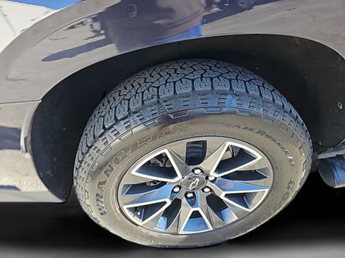 Used 2022 Chevrolet Tahoe Z71 w/ Luxury Package image 37