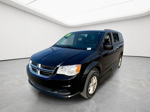 Used 2016 Dodge Grand Caravan SXT FWD image 24